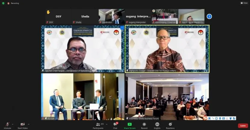 Wamenlu RI, Mahendra Siregar, (kanan atas) dan Duta Besar RI untuk China Djauhari Oratmangun (kiri atas). Foto: Dokumentasi KJRI Shanghai China