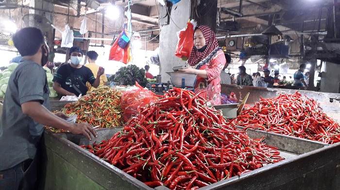 Pedagang Cabai di Pasar Keputran Surabaya. SP/AHMAD REZA