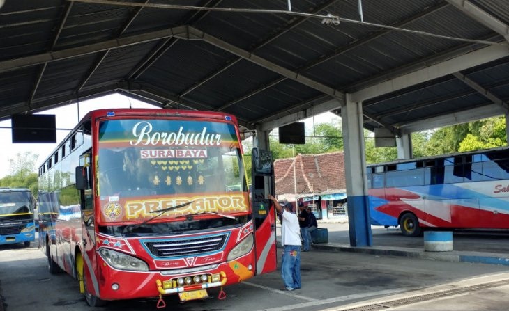 Suasana di terminal Tawangalun menjelang libur Lebaran 2021.