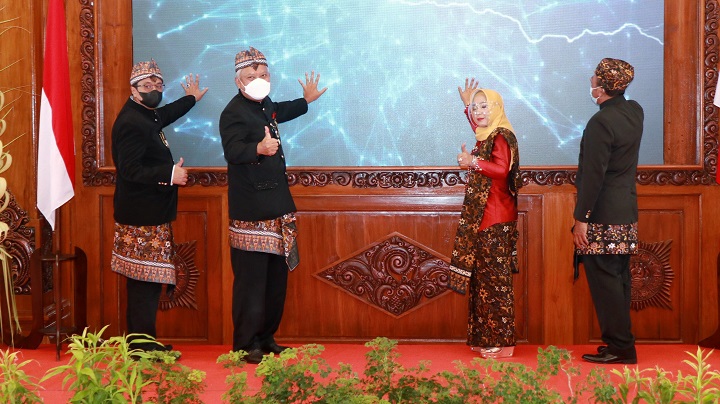 Perwakilan Bank Jatim bersama Pemerintah Kota Mojokerto saat melaunching Digital Payment di Pendopo Shaba Moandala Utama Kota Mojokerto, Minggu (20/6/2021). SP/Arlana