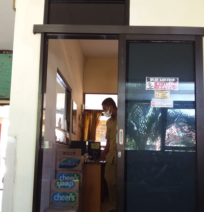 Kantor pelayanan Kelurahan Bangselok Sumenep, terlihat sepi, pada masa PPKM di Kab. Sumenep. SP/Ainur Rahman