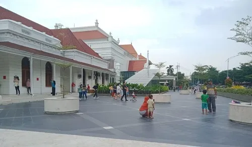 Yuk ke Alun-Alun Surabaya, tapi Tetap Jaga Prokes Ya!