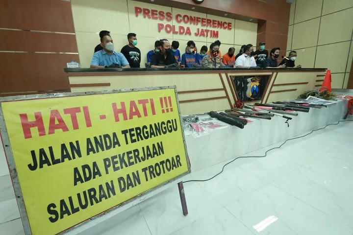 Komplotan Spesialis Pencurian Kabel Bawah Tanah Milik Telkom Dibekuk Jatanras Polda Jatim