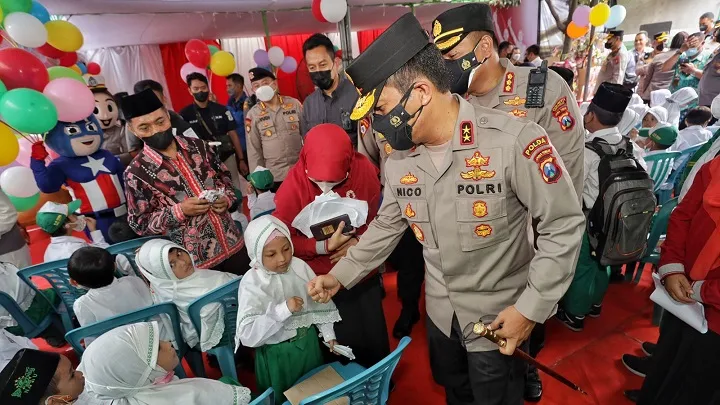 Kapolda Jatim Cek Vaksinasi Merdeka Serentak, Target 19.506 Dosis se Jawa Timur