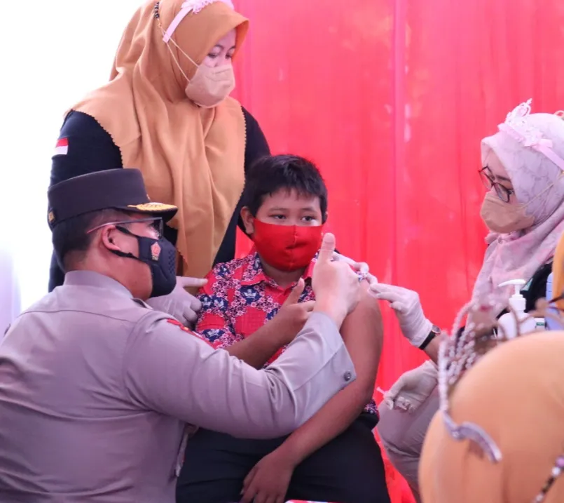 Wakapolda Tinjau Vaksinasi Anak di Gresik