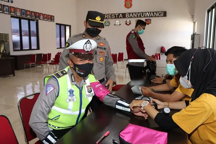 Polisi di Banyuwangi, Disuntik Vaksin Booster