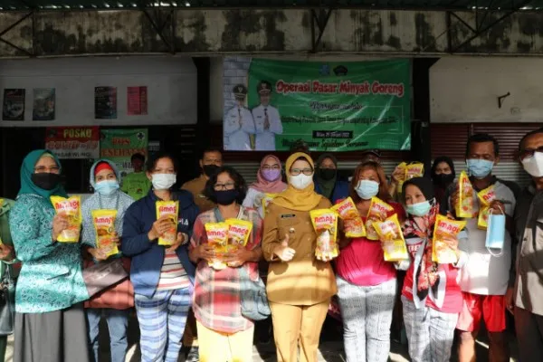 Hanya 30 Menit, 1.000 Liter Minyak Goreng Ludes Diserbu Warga