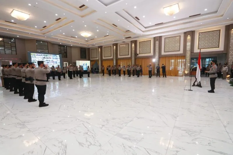 Kapolda Jatim Pimpin Upacara Kenaikan Pangkat 4008 Personel Polda Jatim
