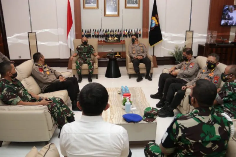 Kapolda Jatim Sambut Kunjungan  Kehormatan Pangdam V Brawijaya