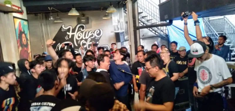 Ratusan Penggemar Musik Grunge Ngumpul, Begini Jadinya