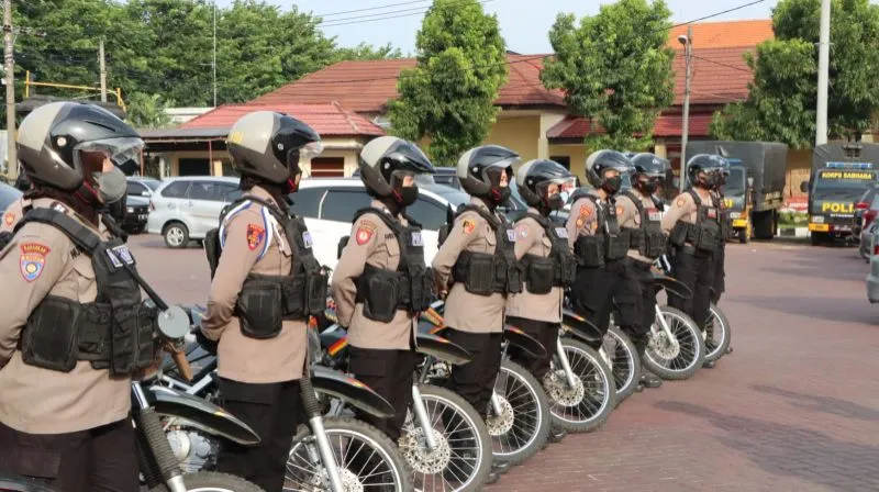 Polwan Polres Pasuruan Laksanakan Pamor Keris