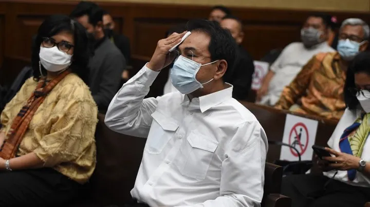 Hakim Kena Covid-19, Vonis Azis Syamsuddin Ditunda