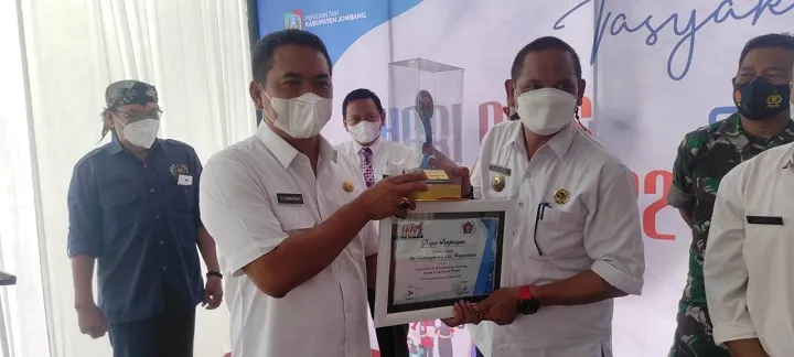 Puncak HPN 2022, PWI Jombang Berikan Penghargaan 9 Desa Terbaik