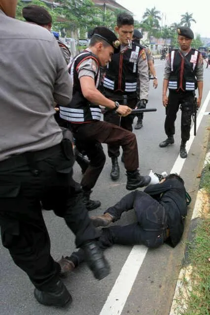Arogansi Polisi Demi Korporasi