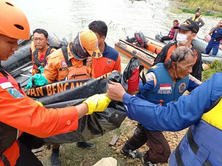 Akhirnya 3 Korban Perahu Terbalik di Waduk Gondang Ditemukan Semua