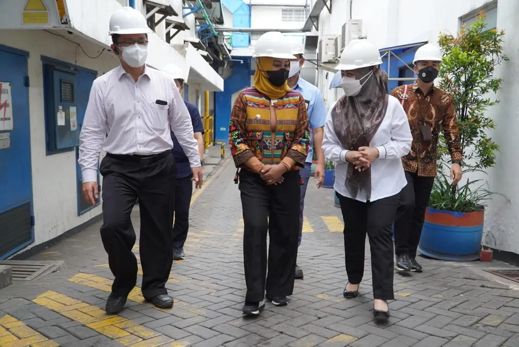Pastikan Pasokan Lancar, Wali Kota Ning Ita Datangi Pabrik Minyak Goreng