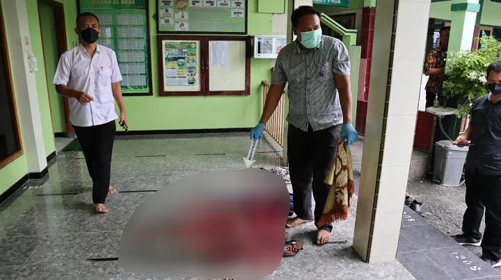Tukang Atur Lalu Lintas Ditemukan Tewas di Teras Masjid Kantor Kemenag Kota Blitar