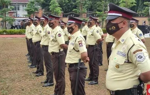 Warna Baju Satpam Resmi Berganti dari Coklat ke Krem