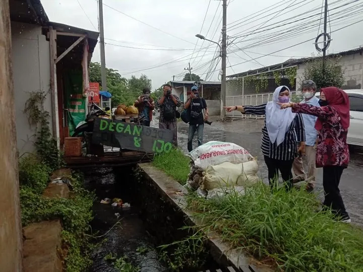 Resahkan Warga, Wakil Ketua Laila Mufidah Minta Pemkot Lakukan Penertiban 64 Bangli di Gebang Putih