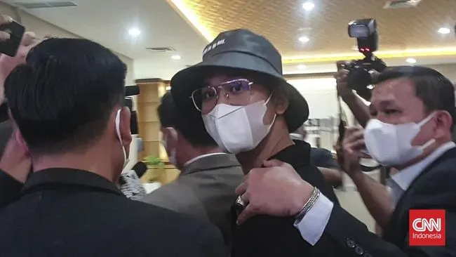 Indra Kenz cuma User, Polisi Kejar Dalang Penipuan Binomo