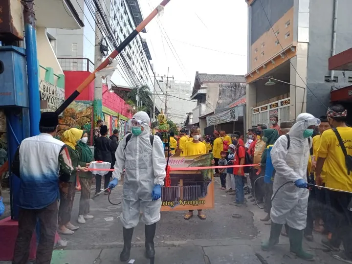 Warga Kranggan Surabaya Gelar Tumpengan Keliling Kampung