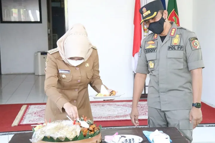 Pimpin Apel HUT Satpol PP Ke-72, Bupati Mojokerto : Jadilah Personil Satpol PP yang Dicintai Masyarakat