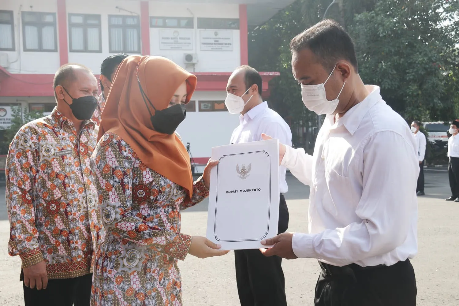 Bupati Mojokerto Serahkan Petikan Keputusan Pengangkatan Calon P3K