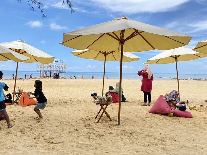 Pantai Lon Malang, Vitamin Sea Terbaru di Utara Madura