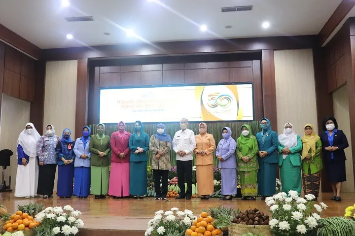 Kaper BKKBN Jatim Menghadiri HKG PKK yang ke-50