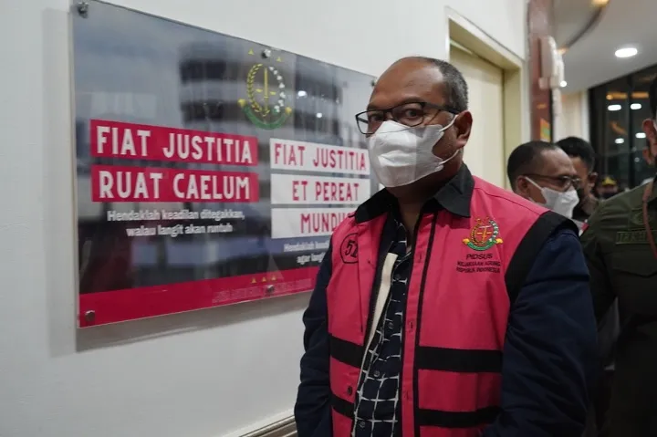 Tiga Pejabat Bea Cukai Ditahan