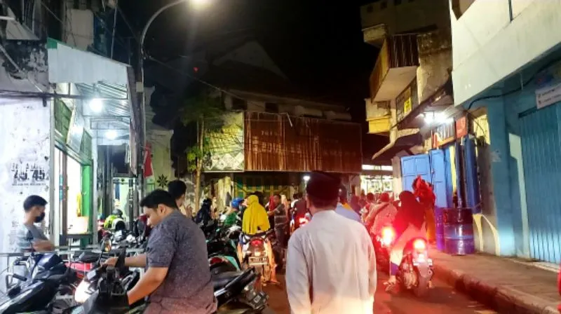 Berburu Baju Lebaran di Pasar Ampel Surabaya