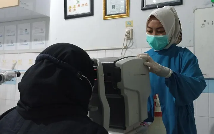 Wartawan Mojokerto Dapat Jamuan Skrining dan Kacamata Gratis dari RSI Hasanah