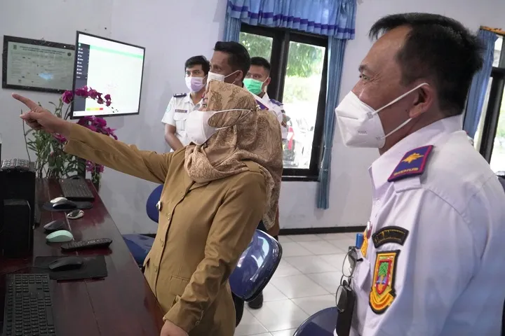 Wali Kota Ning Ita Sidak CCTV Pantau Arus Balik Lebaran