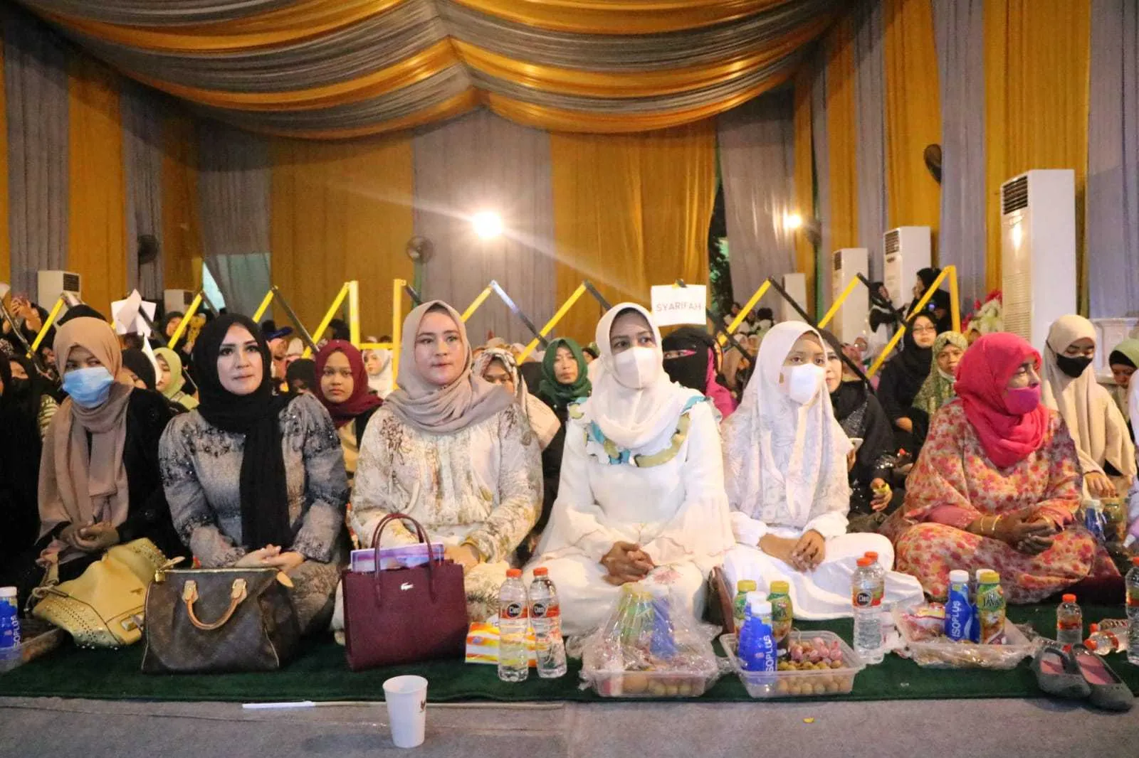 Ikhtiar Cari Berkah Rasulullah, Ning Ita Bersana Anggota Muslimat Ikuti Pengajian Habib Syech