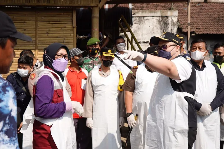 Cari Solusi Atasi Penyebaran PMK, Mas Dhito Ajak Dialog Pedagang Sapi
