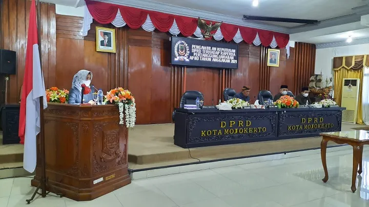 DPRD Kota Mojokerto Sahkan LKPj Wali Kota Tahun 2021