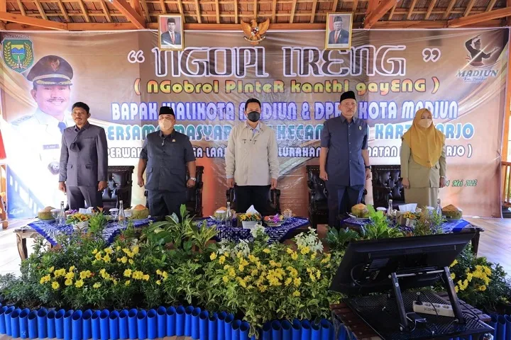 Wali Kota Madiun H Maidi Ngopi Ireng Bareng Warga
