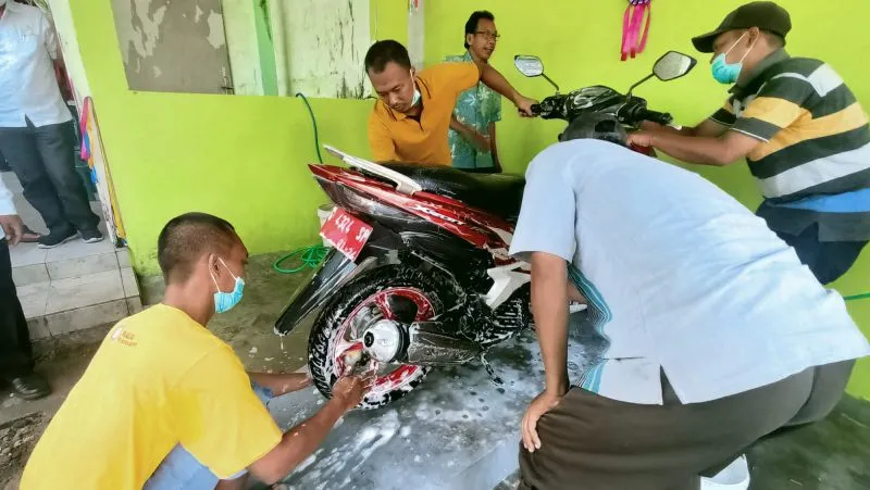Baca juga : Sukses Bantu Penyembuhan, Posyandu Lentera Jiwa Kota Mojokerto Kini Dirikan Steam Cuci Motor ODGJ