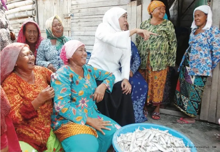 Khofifah Minta Kabupaten/Kota di Jatim Terus Genjot Vaksinasi Dosis Kedua dan Booster Bagi Lansia