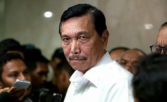 Luhut, Tolak Dituding Lengserkan Airlangga, Ajak Mantan Sekjen Golkar
