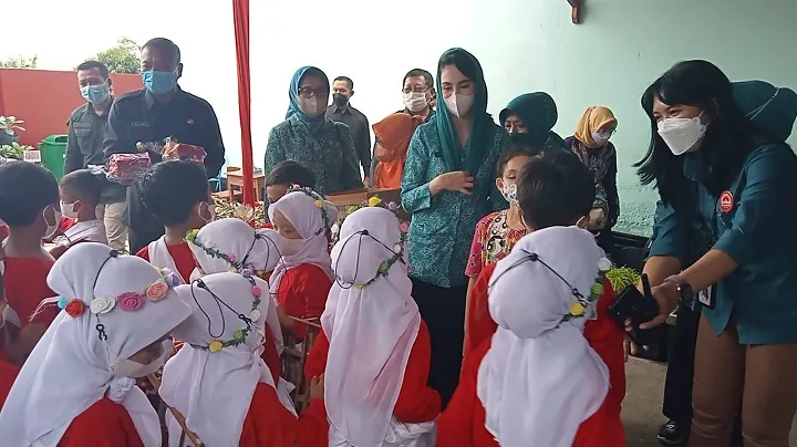 Bupati Tulungagung dan Arumi Bachsin Kunjungi Dua Desa