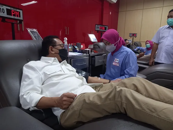 Donor Darah, Wakil DPRD Kota Surabaya AH. Thony Beri Apresiasi Atas Prestasi PMI Kota Surabaya