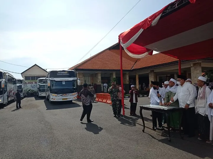 132 Jamaah Haji Kota Pasuruan Diberangkatkan