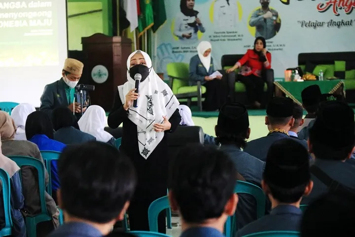 Talkshow Angkringan Pelajar Jilid 1, Bupati Ikfina Ajak Generasi Muda Bangun Growth Mindset