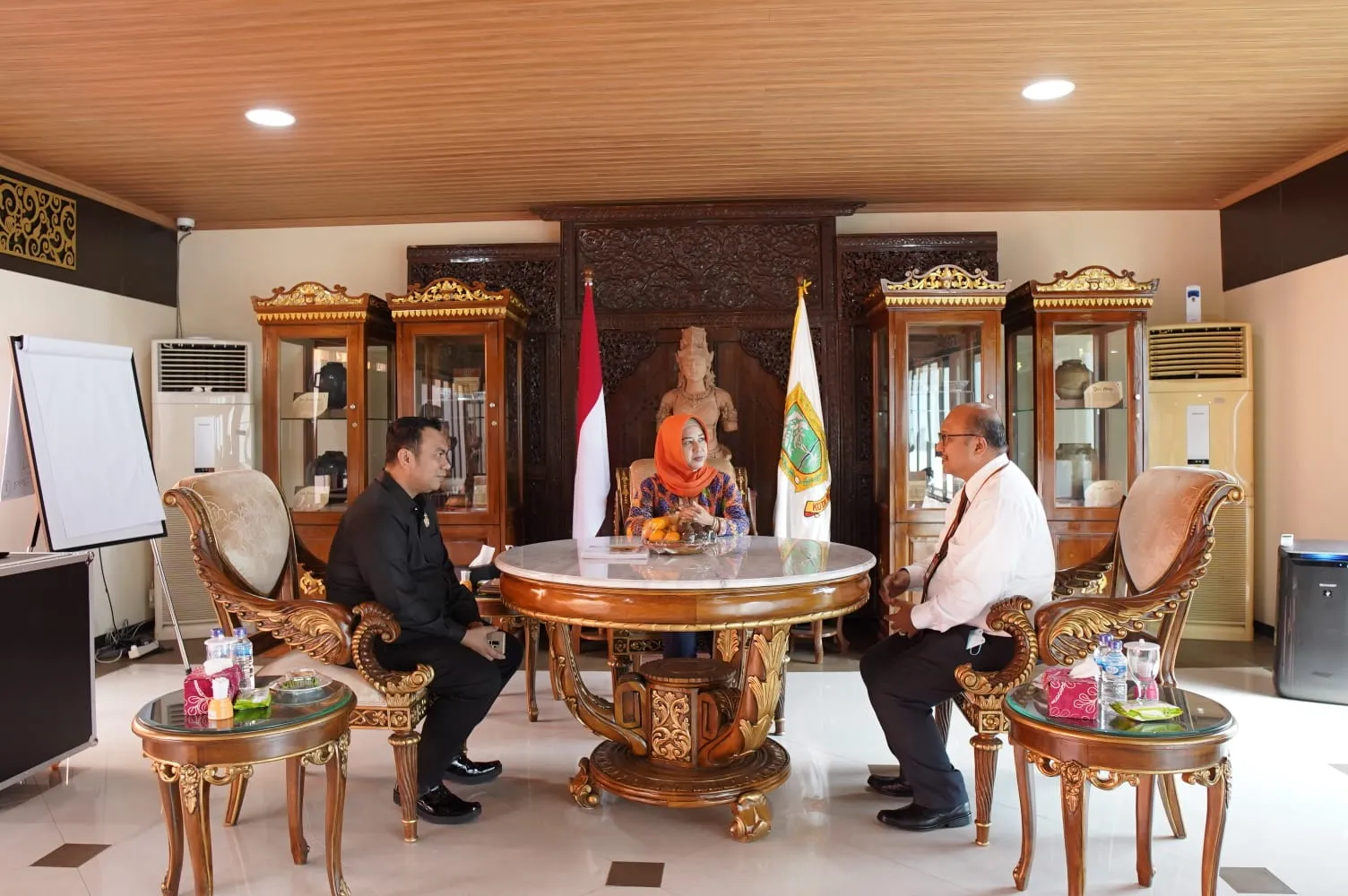 Audiensi Dengan Bank Jatim, Wali Kota Ning Ita Bahas Rencana e-Ticekting Pemandian Sekarsari dan Agenda Hari Jadi