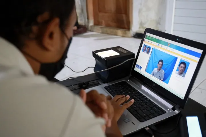 Dispendukcapil Kota Kediri Lakukan Home Visit Perekaman e-KTP Warga ODGJ dan ABK