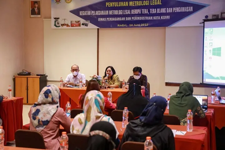 Tambah Wawasan Terkait Metrologi Legal, Disperdagin Kota Kediri Adakan Penyuluhan