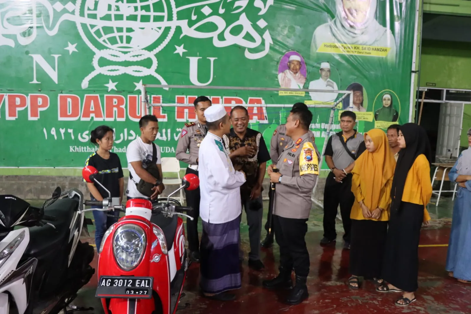 Polres Blitar Kota Kembalikan Barang Bukti Motor Milik Korban Hasil Tipu-tipu Tersangka LH