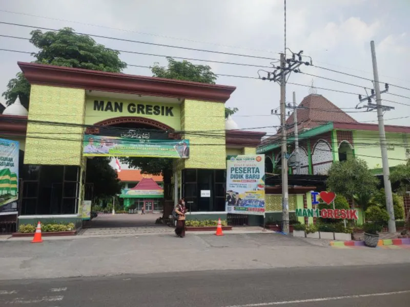 Viral di Medsos, MAN 1 Gresik Tarik Siswa Baru Rp2,7 Juta