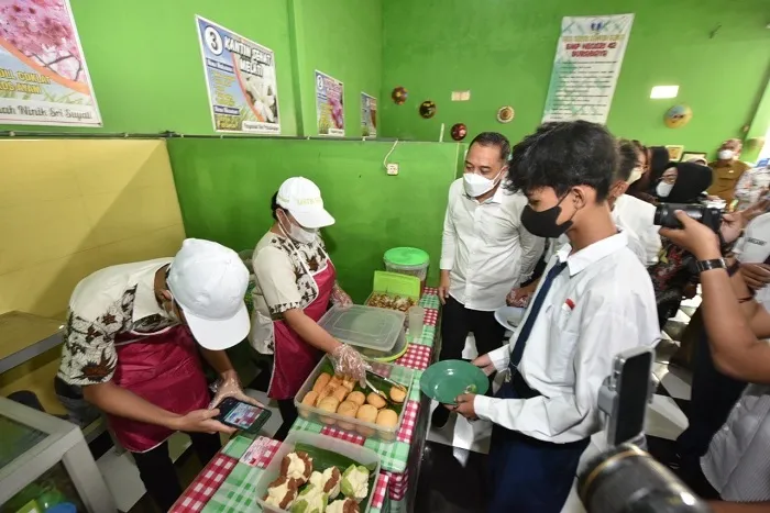 Pembayaran non Tunai di Kantin Sekolah dengan Kartu Identitas Anak (KIA)